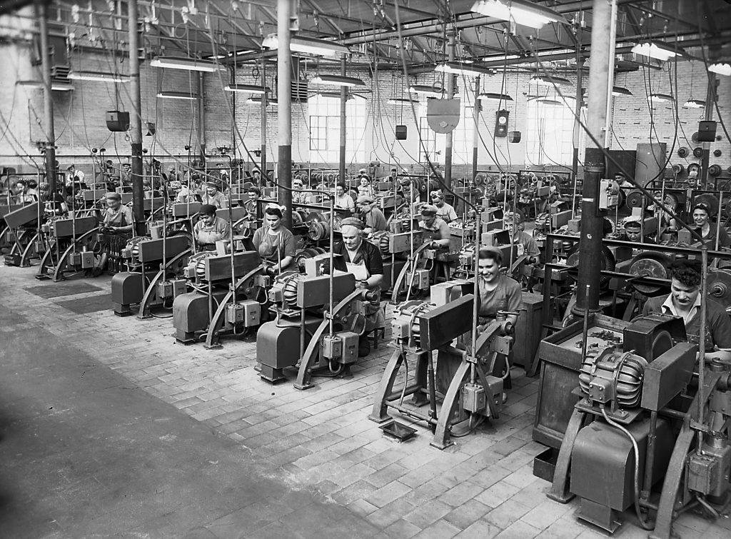 Femmes-machines au travail (Centre d'Histoire des Sciences et des Techniques).