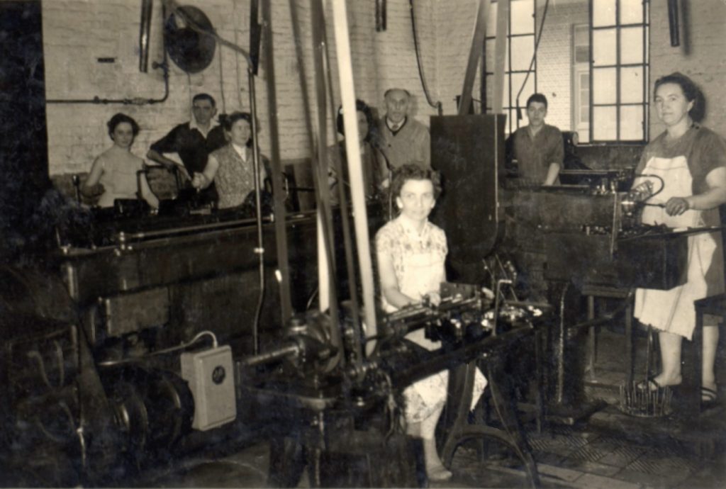 Équipe de travail dans un atelier de la FN (collection privée Eugène Galère).