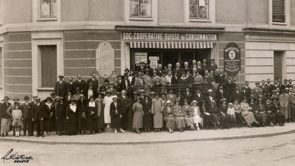Société coopérative suisse de consommation, à la place Montbrillant, n° 1 , Genève, vers 1890 (Bibliothèque de Genève, photographie Antoine Detraz).